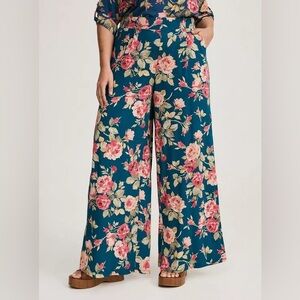 NWT TORRID High-Rise Pull-On Wide-Leg Pant